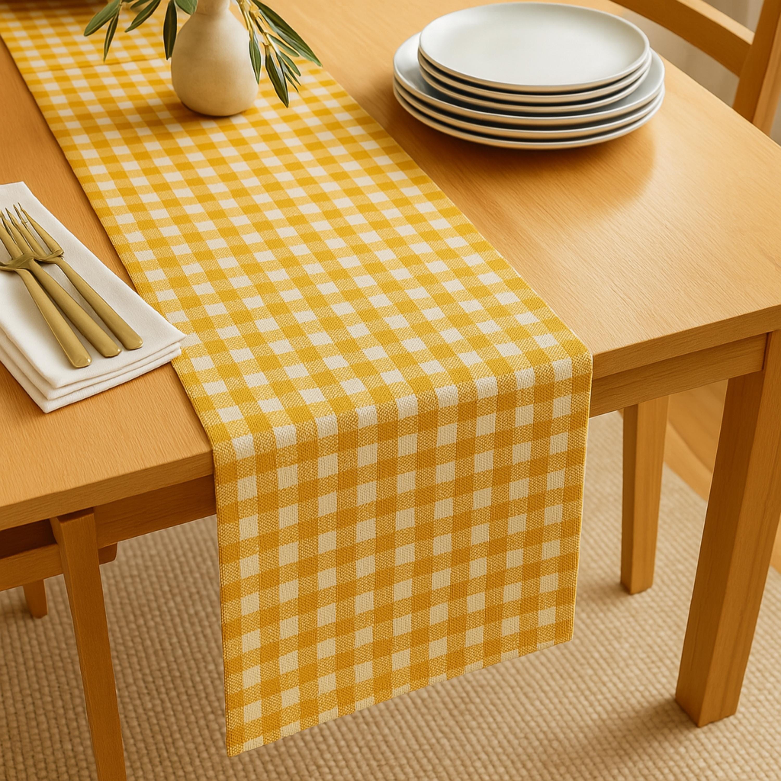 Gingham cotton table runner with plates