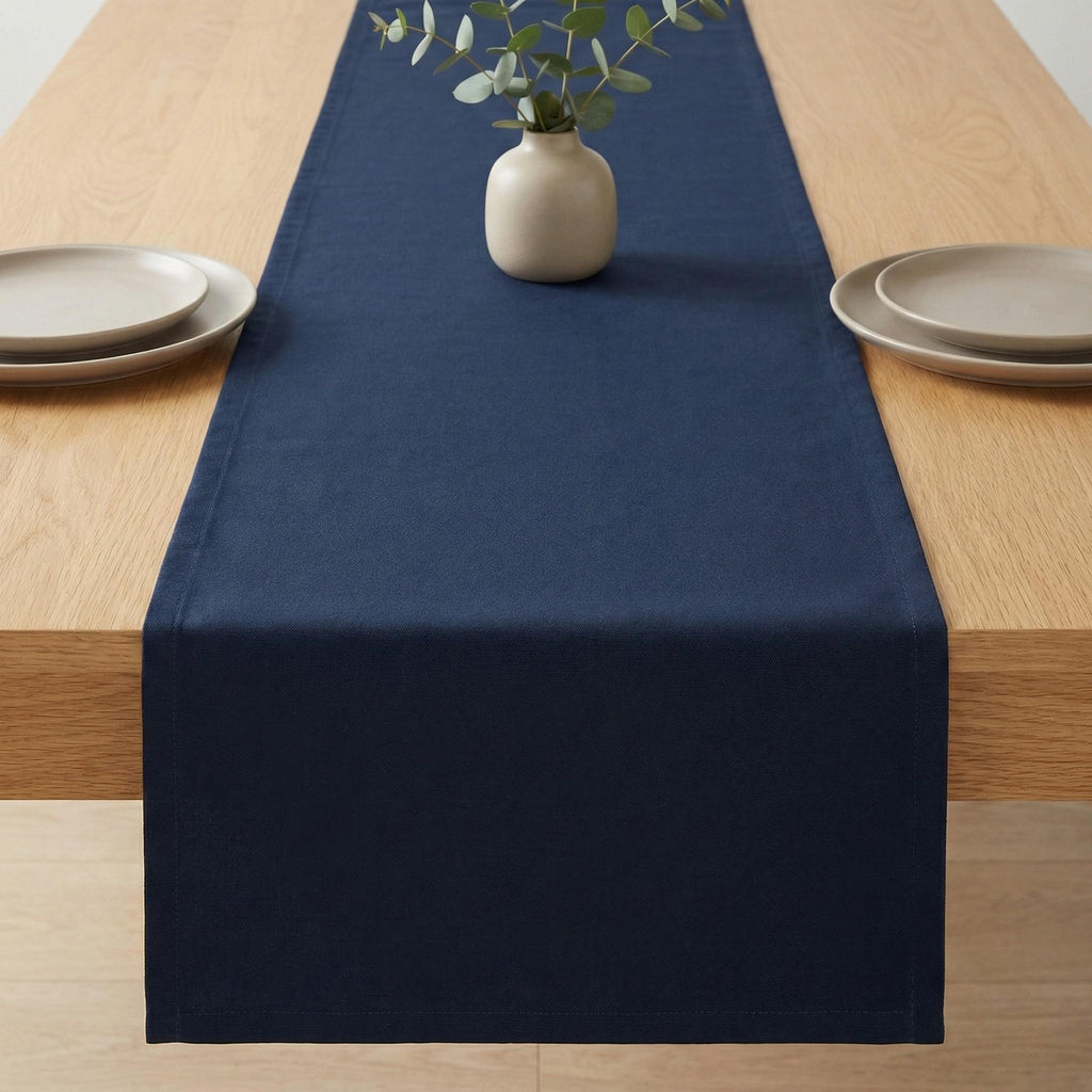 Water-repellent velvet table runner detail