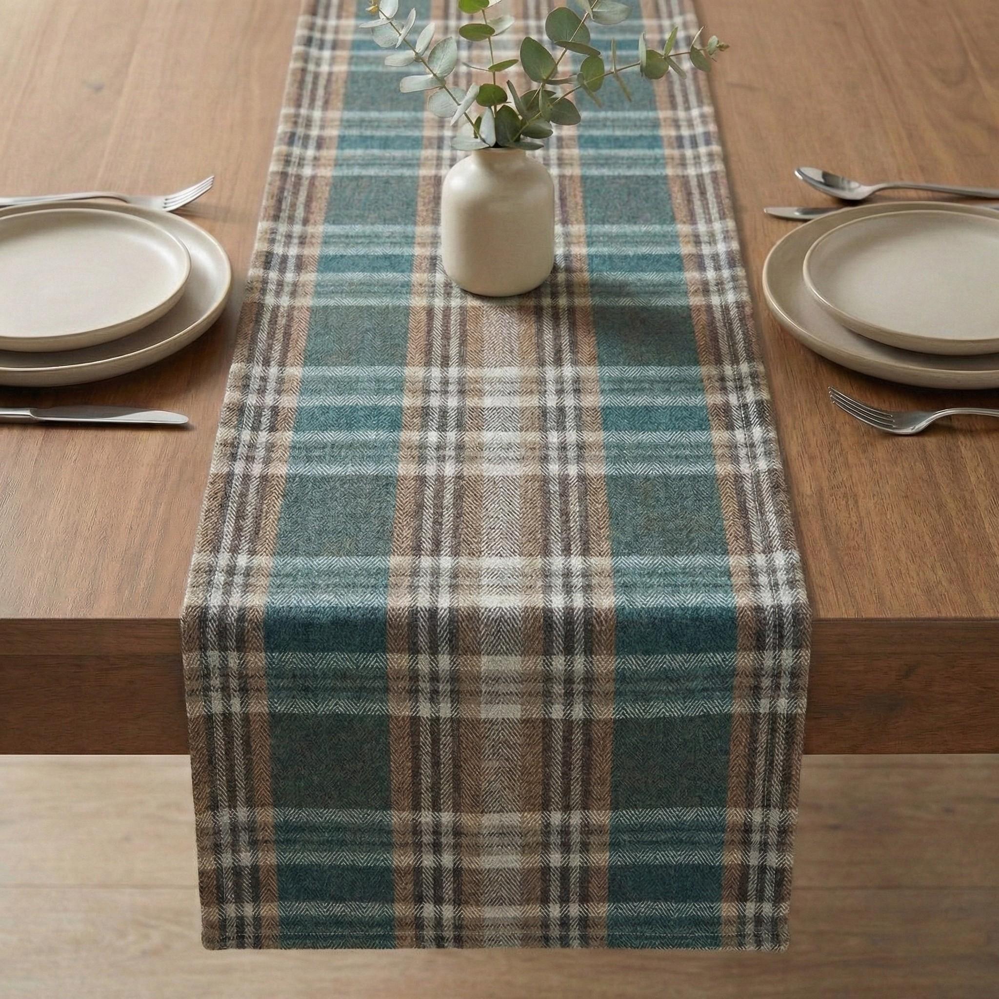Multicolor striped table decor