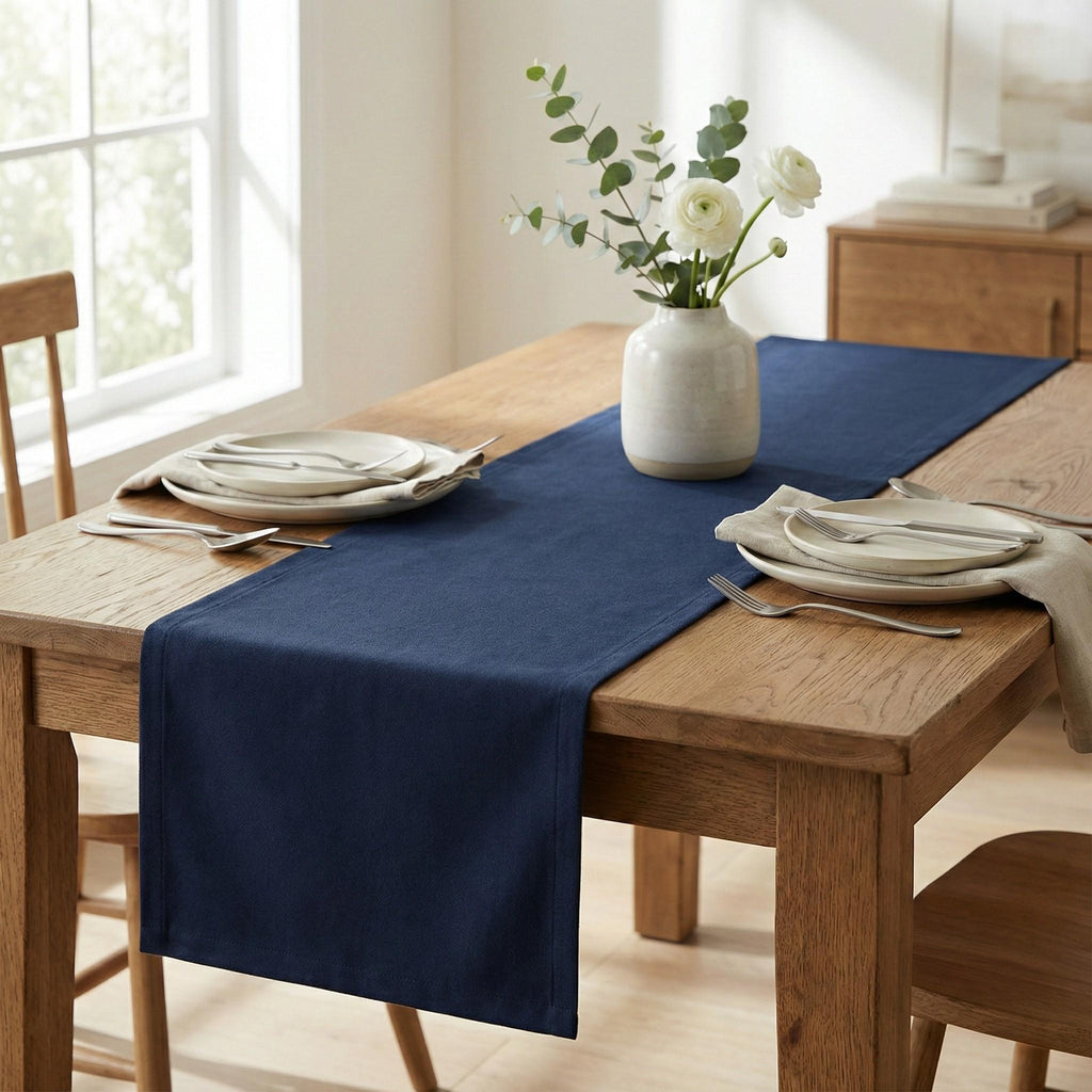 Water-repellent velvet table runner with vase