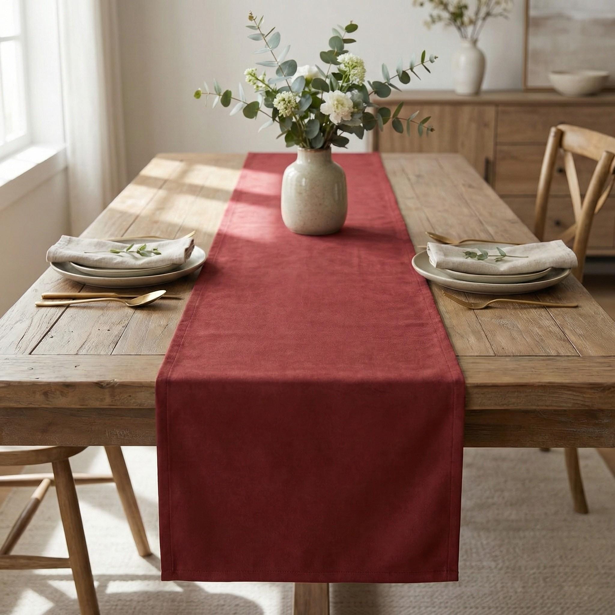 Velvet table runner detail view