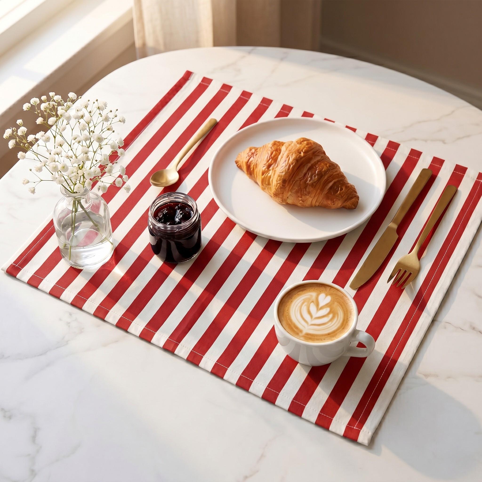 Table setting with striped mats