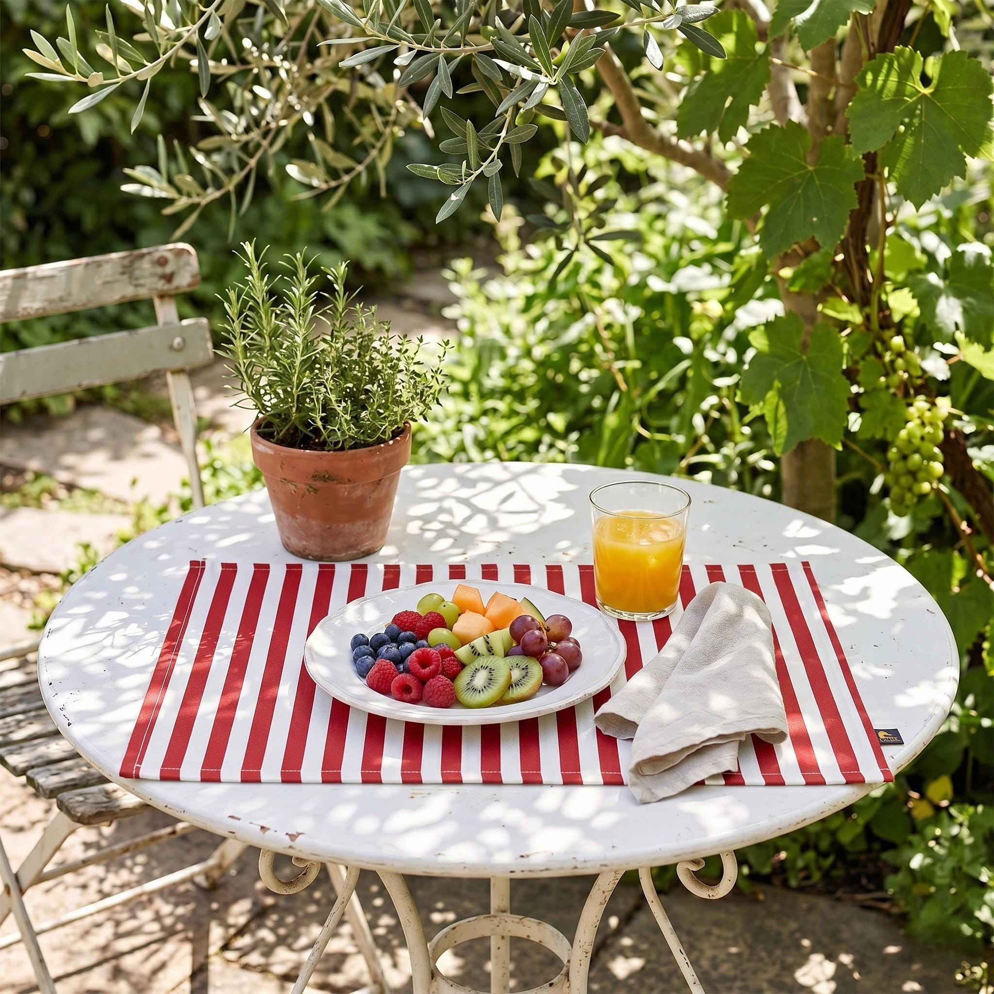 Red placemat styling
