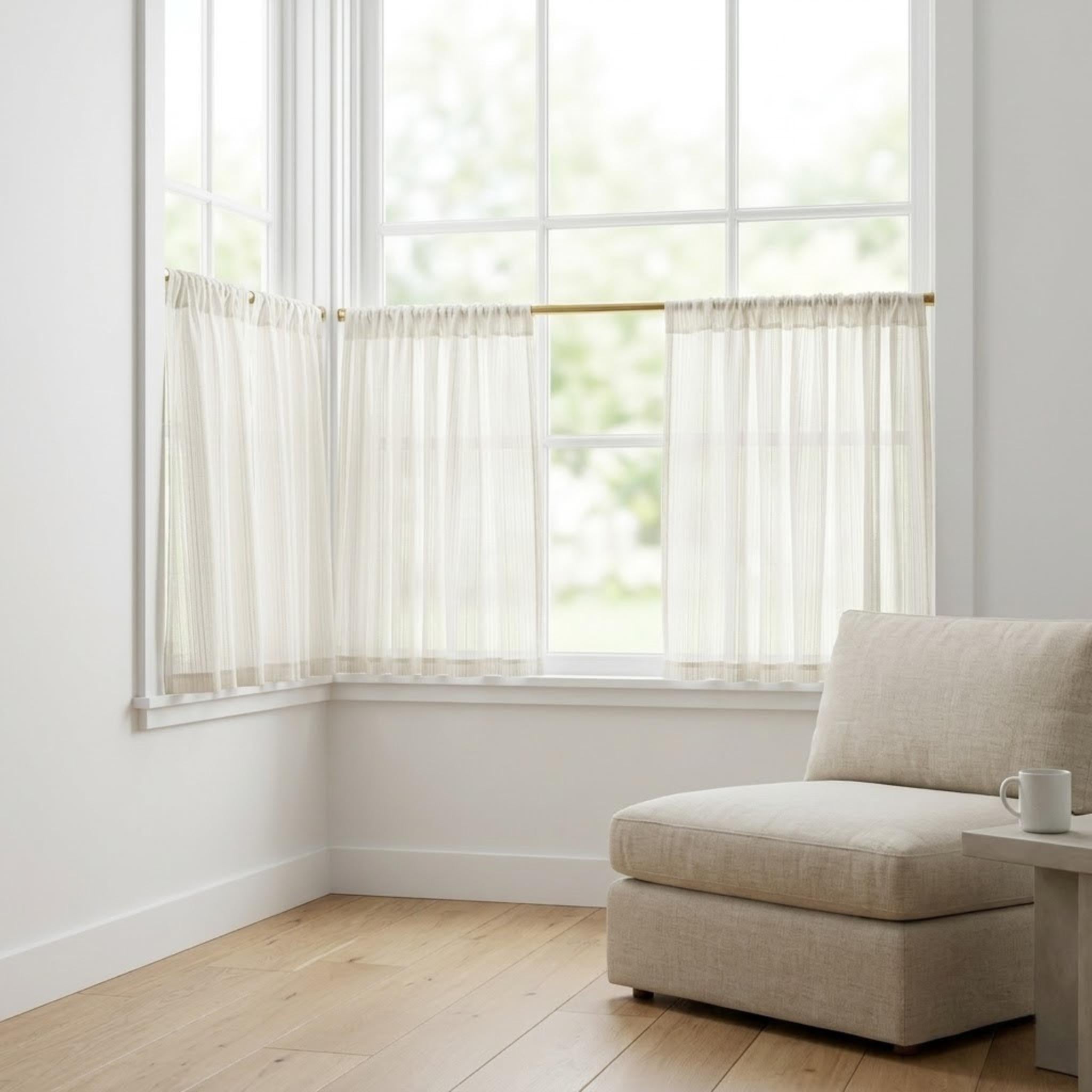 Tulle curtains in kitchen